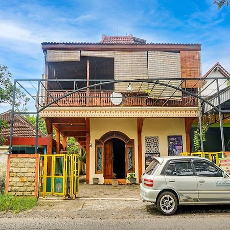 Hotel Oyo Life 92568 Penginapan Joglo Syariah Malang Exteriér fotografie